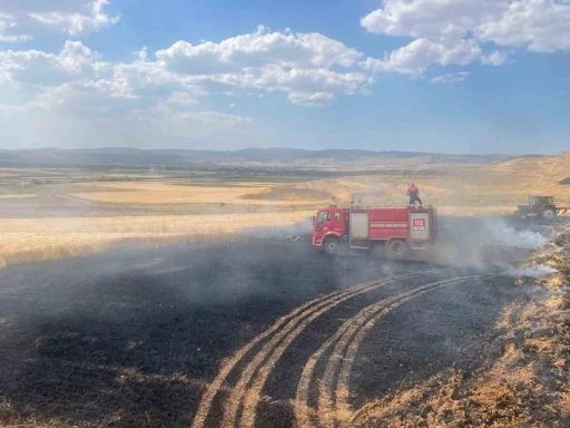 Sandıklı’da tarım arazilerinde yangın çıktı
