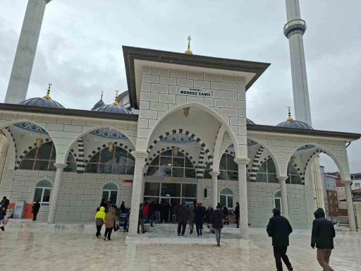 Sandıklı Merkez Cami ibadete a&ccedil;ıldı
