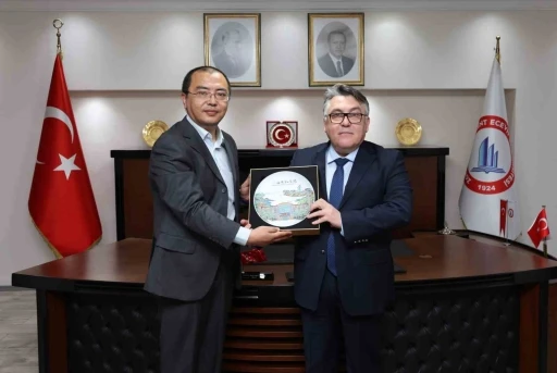 Şangay Dianji &Uuml;niversitesi heyetinden Rekt&ouml;r &Ouml;z&ouml;l&ccedil;er&rsquo;e ziyaret
