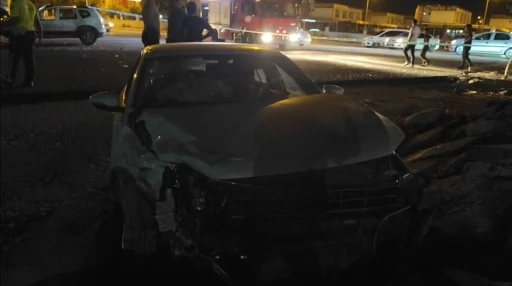 Şanlıurfa’da 2 otomobil kafa kafaya çarpıştı: 5 yaralı
