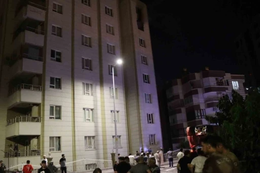 Şanlıurfa&rsquo;da 9 katlı binada korkutan yangın
