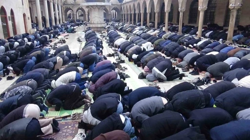 Şanlıurfa&rsquo;da bayram namazı coşkusu
