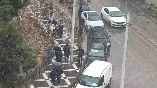 Şanlıurfa&rsquo;da beklenen kar yağışı başladı
