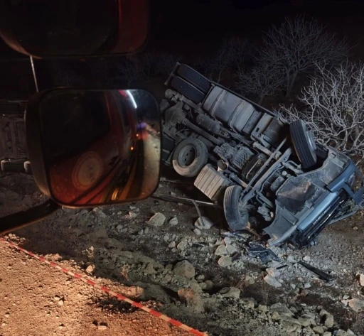 Şanlıurfa’da devrilen tırın sürücüsü hayatını kaybetti
