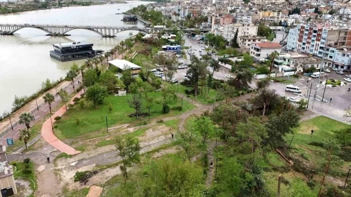 Şanlıurfa&rsquo;da eğitime fırtına engeli: İki il&ccedil;ede okullar 4 g&uuml;n daha tatil edildi

