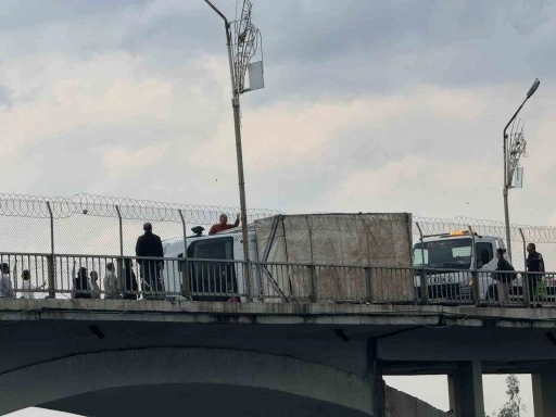 Şanlıurfa&rsquo;da fırtına ve dolu hayatı fel&ccedil; etti
