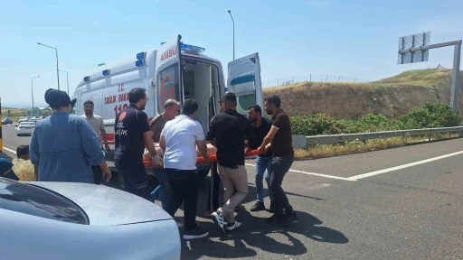 Şanlıurfa&rsquo;da iki otomobil &ccedil;arpıştı: 2 yaralı
