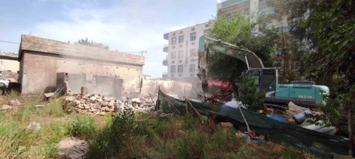 Şanlıurfa’da ilginç yıkım
