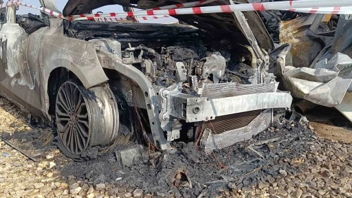 Şanlıurfa&rsquo;da inşaat şantiyesinde otomobiller alev alev yandı
