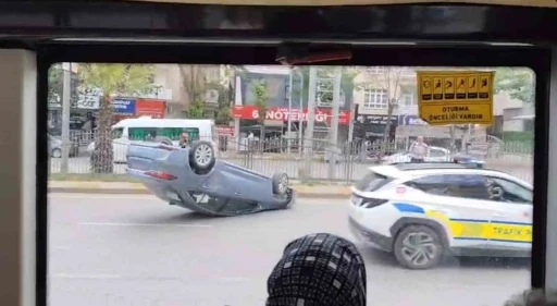 Şanlıurfa’da kamyon ile çarpışan otomobil ters döndü
