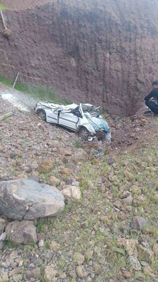 Şanlıurfa&rsquo;da kamyonet u&ccedil;uruma yuvarlandı: 1 &ouml;l&uuml;
