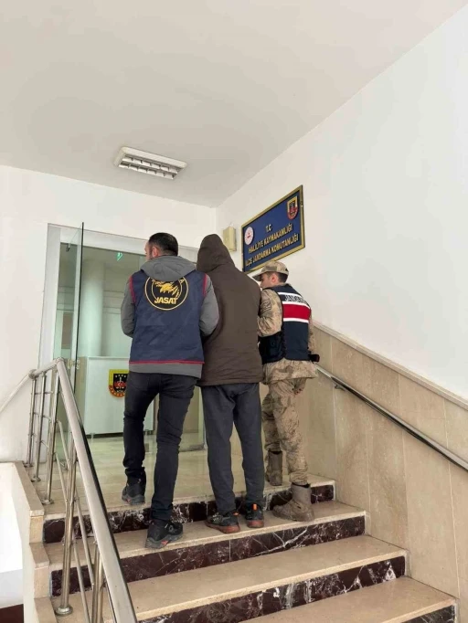 Şanlıurfa&rsquo;da kesinleşmiş 5 yıl hapis cezasıyla aranan şahıs yakalandı
