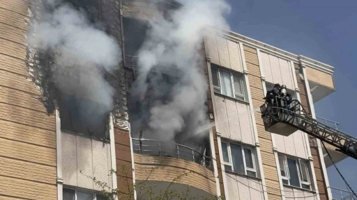 Şanlıurfa&rsquo;da korkutan yangın: Mahsur kalanlar kurtarıldı
