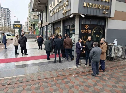 Şanlıurfa&rsquo;da kuyumcu soygunu: 1 polis yaralı
