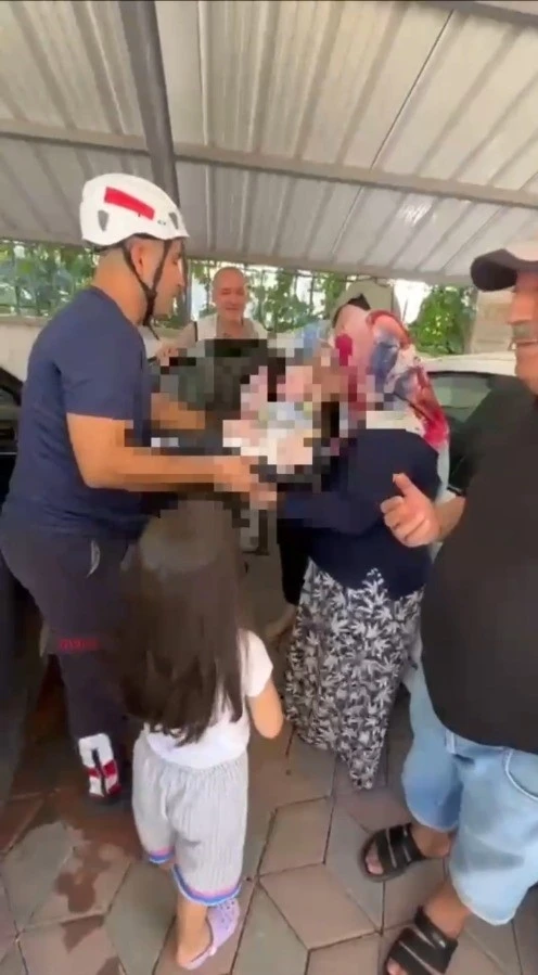 Şanlıurfa’da otomobilde mahsur kalan 3 aylık bebeği itfaiye kurtardı
