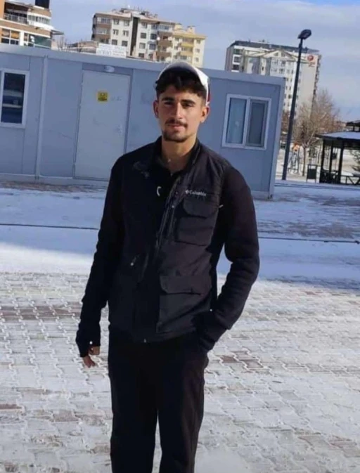 Şanlıurfa&rsquo;da otomobille &ccedil;arpışan motosikletin s&uuml;r&uuml;c&uuml;s&uuml; &ouml;ld&uuml;
