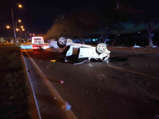 Şanlıurfa&rsquo;da otomobiller &ccedil;arpıştı: 2 &ouml;l&uuml;, 5 yaralı
