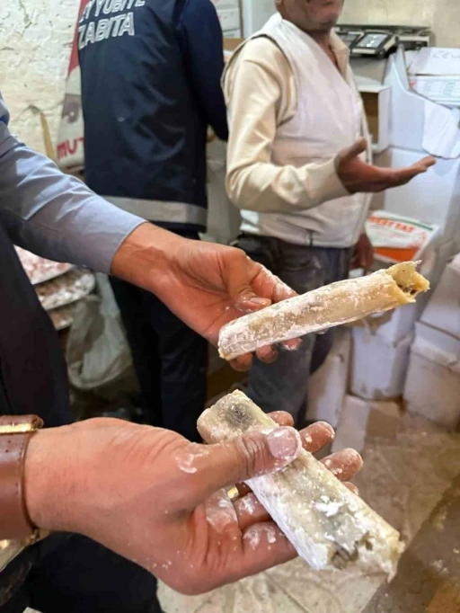 Şanlıurfa’da son tüketim tarihi geçmiş 2 ton lokum ele geçirildi
