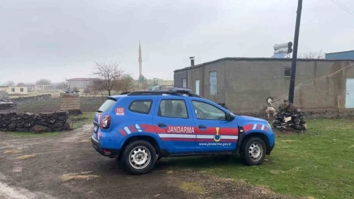 Şanlıurfa&rsquo;da tartıştığı eşi ve oğlunu &ouml;ld&uuml;rd&uuml;
