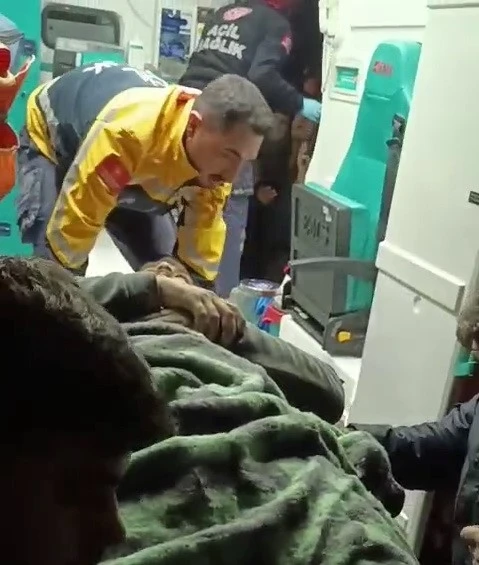 Şantiyede iş&ccedil;i, eleme makinesinde sıkıştı
