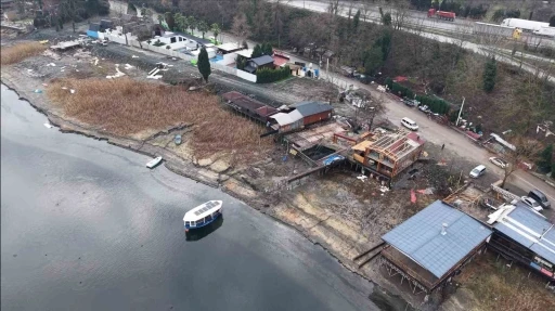 Sapanca G&ouml;l&uuml;&rsquo;ndeki ka&ccedil;ak yapılar i&ccedil;in ekipler sahaya iniyor
