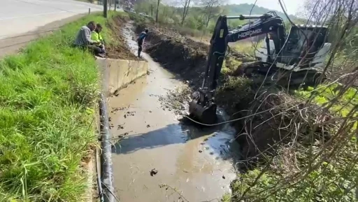 Sapanca Gölü’ne akan akaryakıt minvali madde ekiplerce temizlendi
