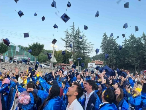 Şaphane MYO&rsquo;da mezuniyet coşkusu
