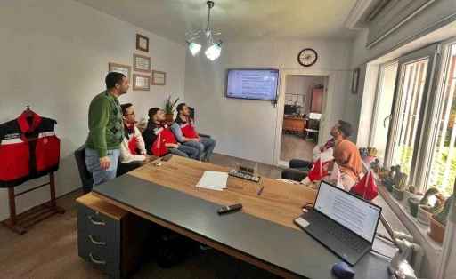 Şaphane ve Pazarlar İlçe Tarım personeline, &quot;Çiğ süt sağım hijyeni&quot; konulu eğitim
