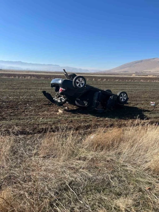 Şarampole devrilen otomobilde 2 kişi yaralandı
