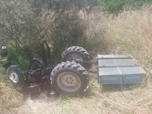 Şarampole d&uuml;şen trakt&ouml;r&uuml;n&uuml;n altında hayatını kaybetti
