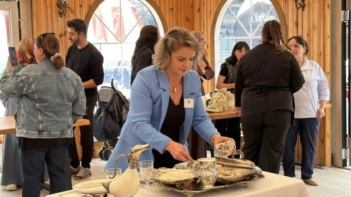 Saray pilavını yapan altını kaptı
