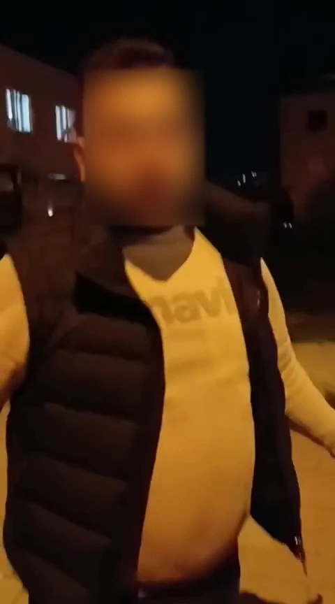 Sarı&ccedil;am Belediyesi kamyonetiyle trafikte dehşet sa&ccedil;tı
