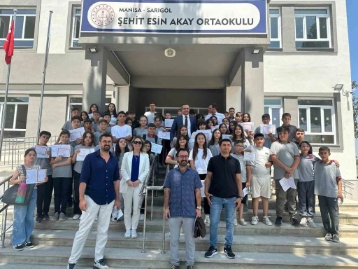 Sarıgöl’de öğrencilerin karne heyecanı
