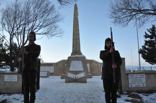 Sarıkamış şehitleri i&ccedil;in eksi 10 derecede saygı n&ouml;beti

