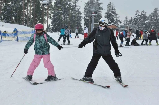 Sarıkamış&rsquo;ta s&ouml;mestr heyecanı: Kristal kar &uuml;zerinde doluluk y&uuml;zde 100&rsquo;e ulaştı
