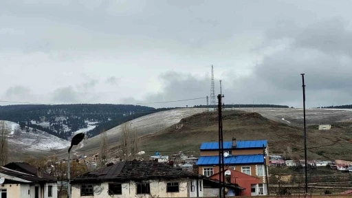 Sarıkamış’ta yüksek kesimlere Nisan karı
