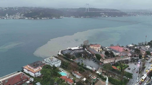 Sarıyer Baltalimanı sahilindeki kirlilik havadan g&ouml;r&uuml;nt&uuml;lendi
