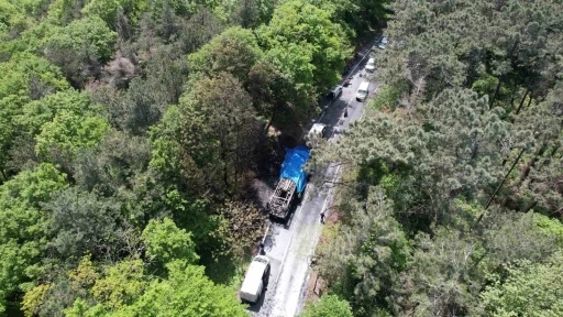 Sarıyer&rsquo;de İETT otob&uuml;s&uuml; alev topuna d&ouml;nd&uuml;, kullanılamaz hale gelen ara&ccedil; havadan g&ouml;r&uuml;nt&uuml;lendi
