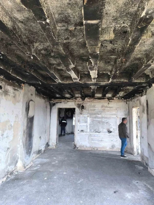 Şarj esnasında patlayan telefon, evi k&uuml;le &ccedil;evirdi
