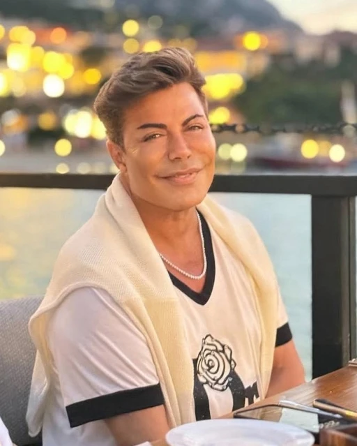 Şarkıcı Fatih &Uuml;rek hayatını kaybetti
