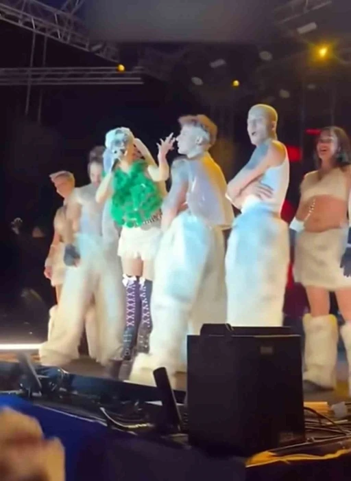 ŞARKICI HANDE YENER HAKKINDA SORUŞTURMA