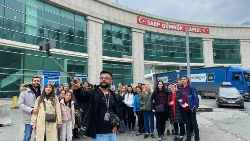 Sarp Sınır Kapısı&rsquo;nda yolcu ge&ccedil;işi 5 milyonu aştı
