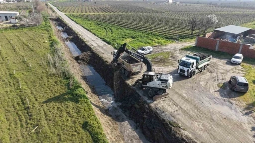 Saruhanlı&rsquo;da dere temizliğiyle koku ve sinek sorunu bitecek
