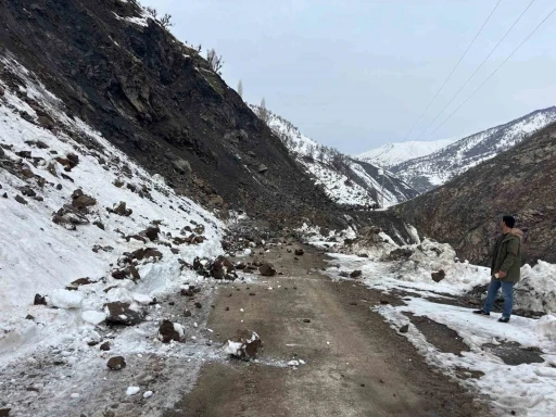 Sason&rsquo;da heyelanlar vatandaşları tedirgin ediyor
