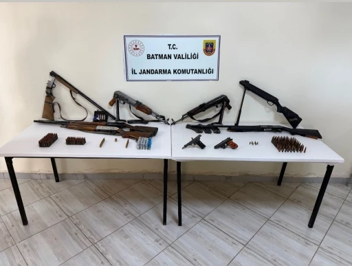 Sason&rsquo;da ka&ccedil;ak silahlar ele ge&ccedil;irildi, 2 kişi tutuklandı
