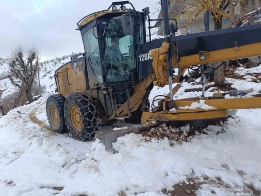 Sason’da kardan kapanan 60 yerleşim yolu ulaşıma açıldı
