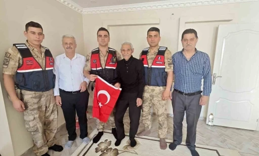Sason&rsquo;da şehit babalarına Babalar G&uuml;n&uuml; ziyareti
