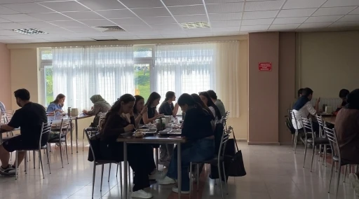SDÜ’de öğrenciler ’yemekhane fiyatları ve ulaşım’ konularında şikayetçi
