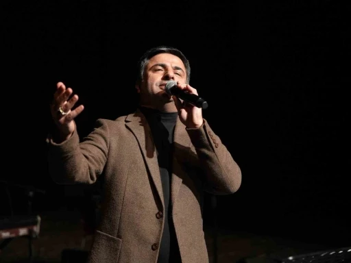 Sedat U&ccedil;an ilahi ve tasavvuf eserleri seslendirdi
