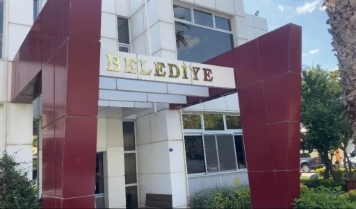 Seferihisar Belediyesine &lsquo;r&uuml;şvet&rsquo; operasyonunda Başkan Yardımcısı Pehlivan dahil 5 tutuklama
